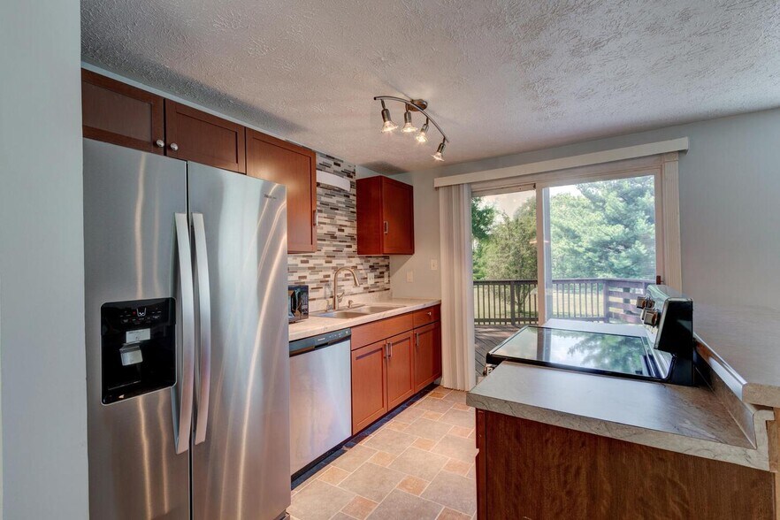 Building Photo - Gorgeous Fishers Home in a Sought-After Community