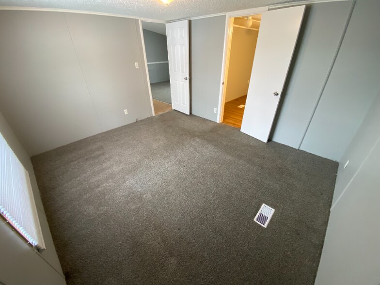 Building Photo - 1914 Borman Ct