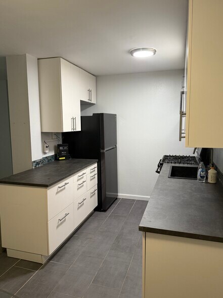 Building Photo - 13754 Mango Dr