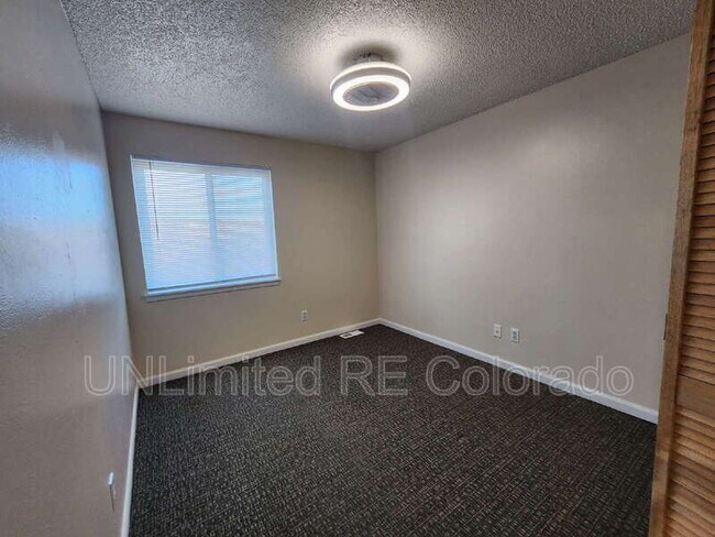 Building Photo - 986 Croke Dr