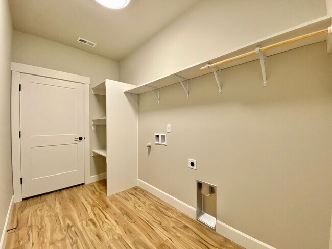 Building Photo - Gorgeous 3 Bedroom Home in West Valley
