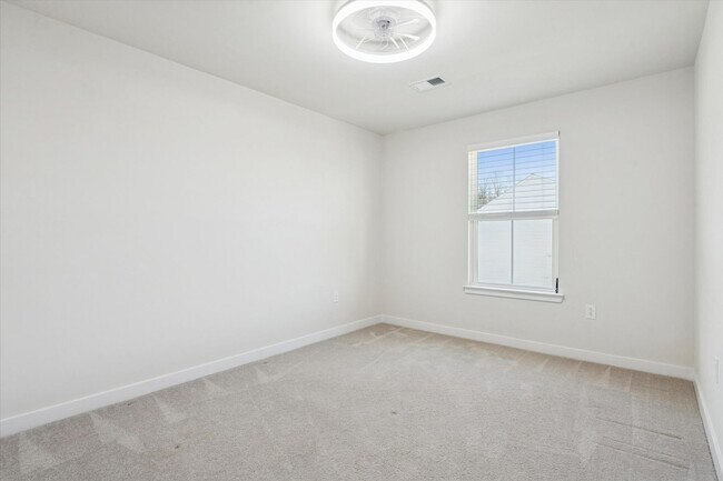 Building Photo - Available Now – Stunning 3BD/2.5BA Townhome in Sought-After Highpoint at Downingtown!