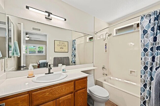 Building Photo - 462 Dewane Dr