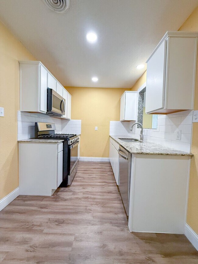 Building Photo - Available NOW!!!! This charming 1 story, 2...