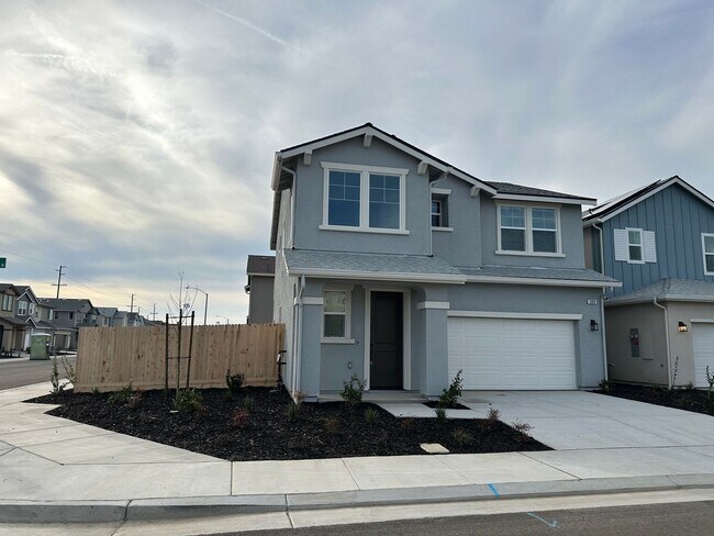 Building Photo - Lovely newer home on a corner lot!