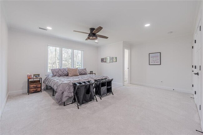 Building Photo - 4562 Columns Dr SE