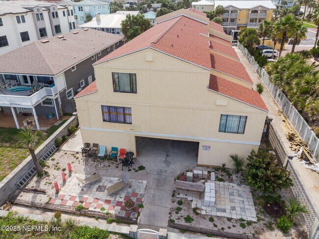 Building Photo - 1107 1st St S