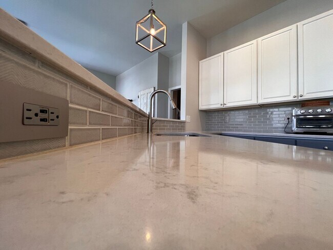 Building Photo - Heart's Desire End Unit Townhome 2700+ SqFt - Lowes Island