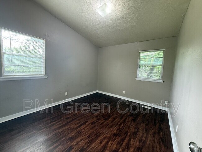 Building Photo - 5513 N Johnstown Ave