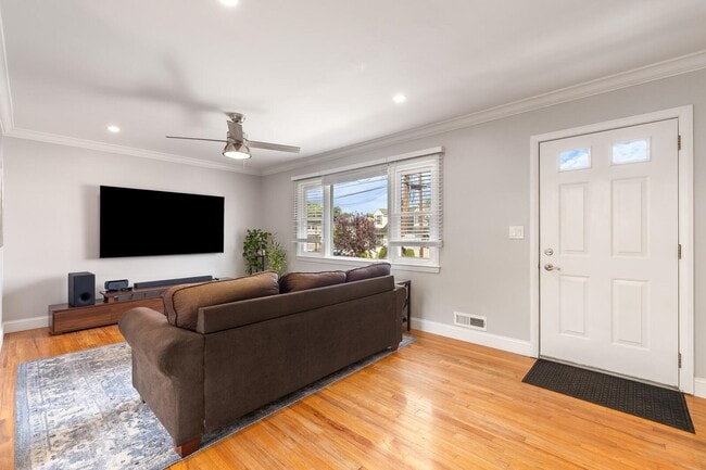 Building Photo - 47 Blondel Dr