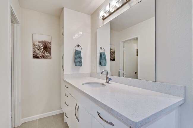 Building Photo - 505 Cypress Point Dr