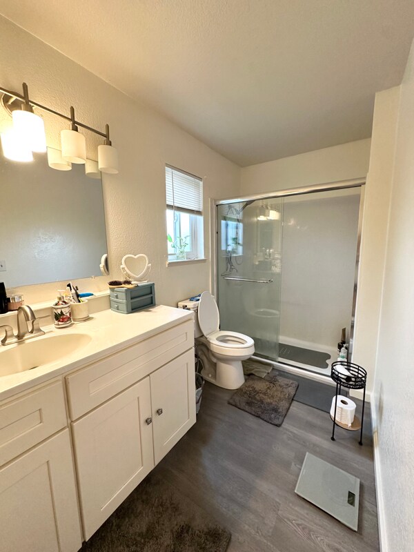 Building Photo - 1960 Grande Cir