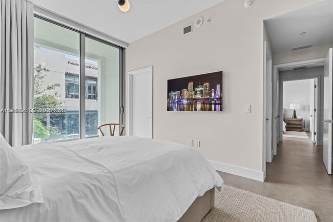 Building Photo - 650 NE 32nd St