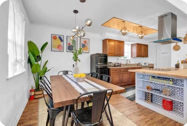 Building Photo - 5755 Cartagena St