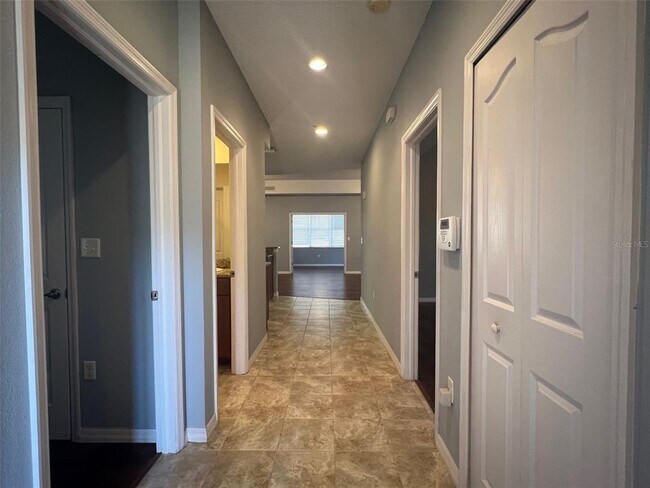 Building Photo - 642 Wells Ct