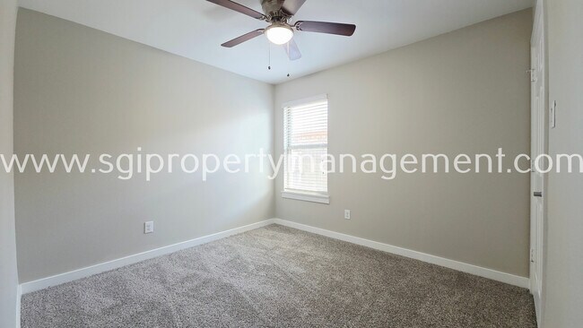 Building Photo - 523 Wood Dr
