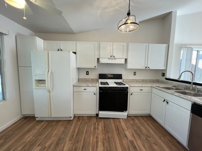 Building Photo - 1028 Grackle Ct