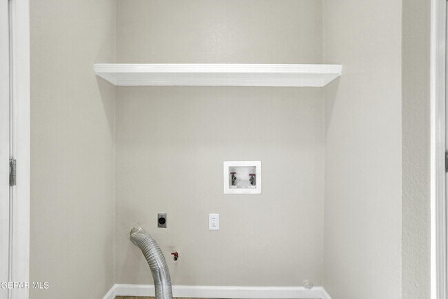 Building Photo - 4324 La Luz Ave