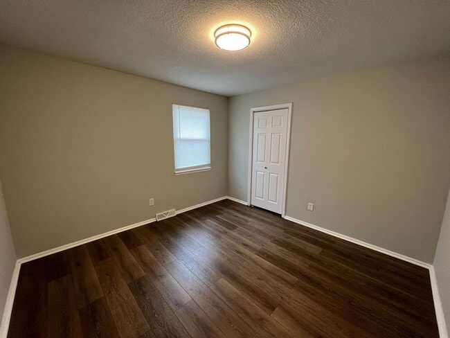 Building Photo - Updated 3-Bedroom Home with Garage in a Cul-de-Sac