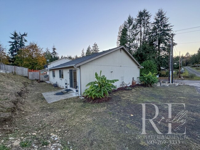 Building Photo - Single Story, Tranquil Gardens, 3-Car Garage!