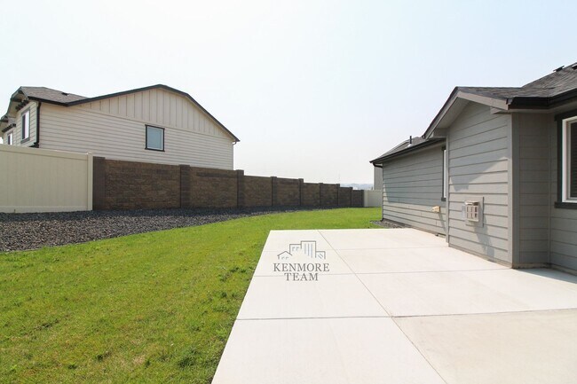 Building Photo - 3 Bedroom, 2 Bath Home in Kennewick