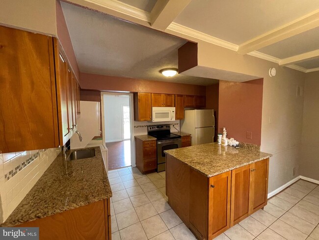 Building Photo - 14402 Cool Oak Ln