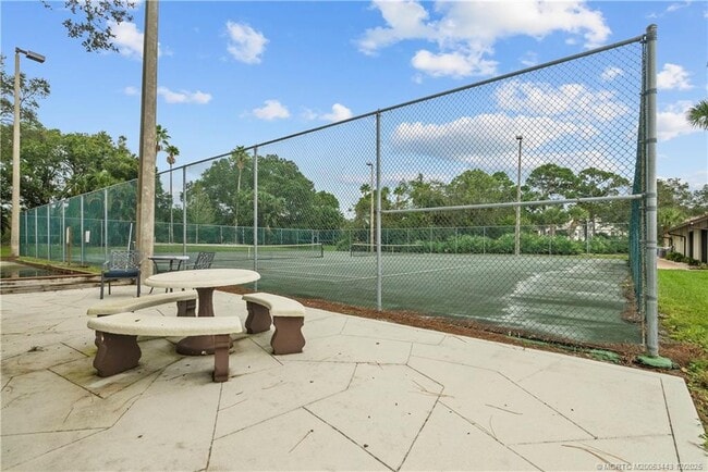 Building Photo - 1544 SW Silver Pine Way