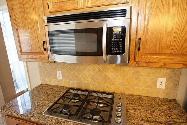 Building Photo - 1615 Greenleaf Oaks Dr