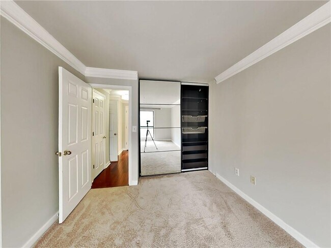 Building Photo - 3201 Lenox Rd NE