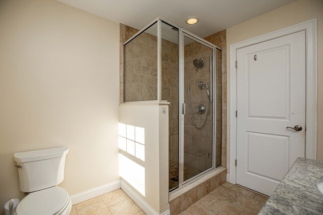 Building Photo - 8 Summer Hill Cir