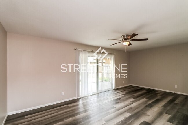 Building Photo - Charming 4 bedroom POOL home in Phoenix!