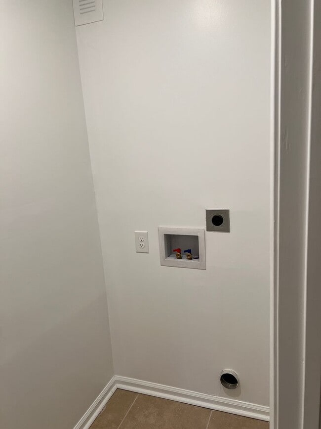 Building Photo - 3 bd, 1 bth single family Virginia Beach