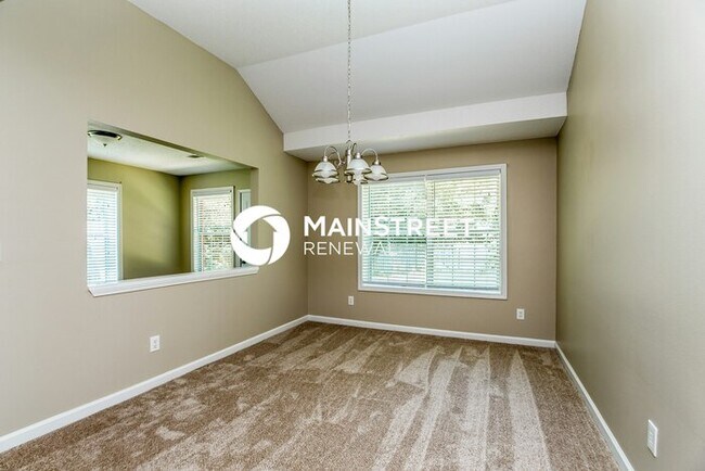 Building Photo - 3 Bedroom Pet-Friendly Home in Lithonia, GA with Main Street Renewal