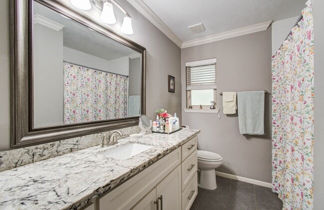 Building Photo - 9818 Emnora Ln