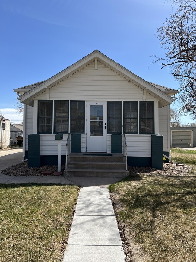 Primary Photo - 714 Meeker St