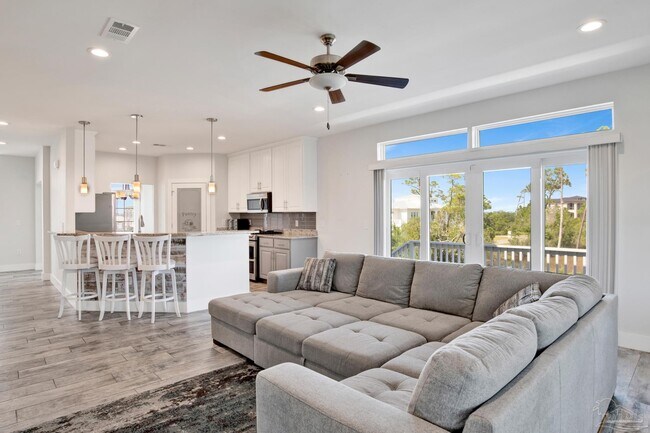 Building Photo - 16262 Tarpon Dr