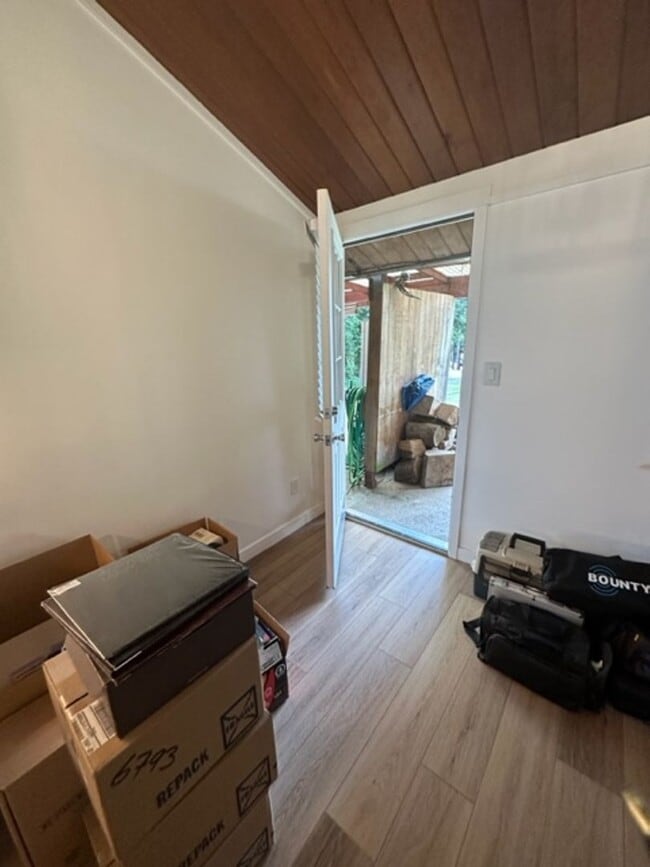 Building Photo - 15801 Larch Way