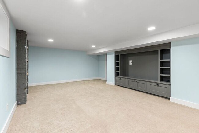 Building Photo - 3803 SE 65th Ave