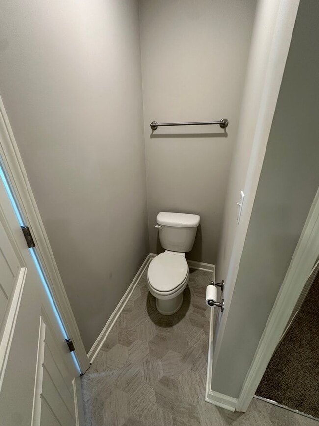 Building Photo - Beautiful 2 Bed 2.5 Bath Townhome *ZONED FOR BLACKMANS SCHOOLS*