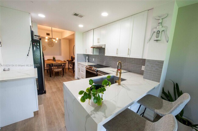 Primary Photo - 16301 Malibu Dr