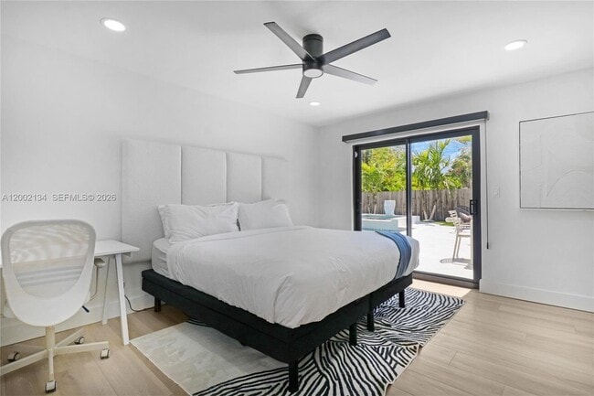 Building Photo - 811 NE 17th Ct