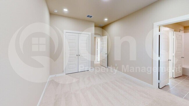 Building Photo - 714 Melody Hl Dr