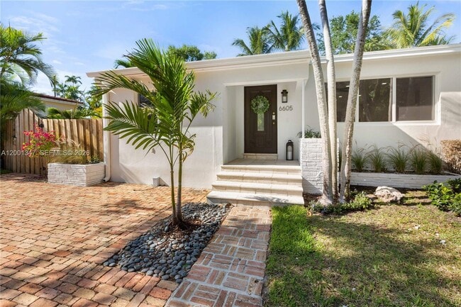 Building Photo - 6605 SW 61st St