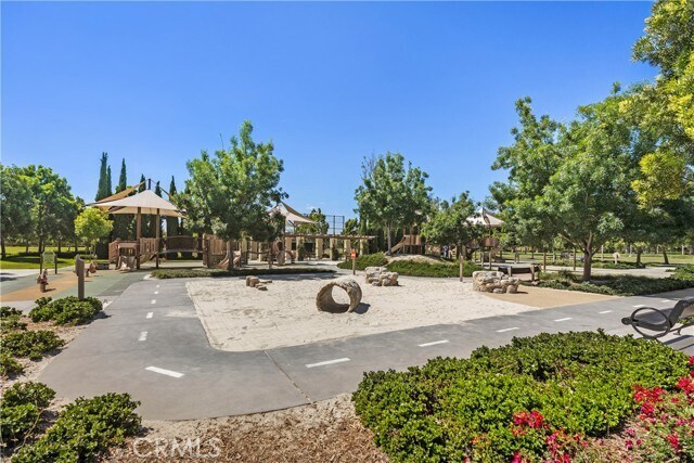 Building Photo - 717 Spring Gdn