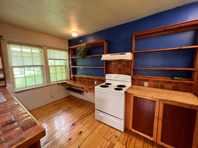 Building Photo - Cozy 2 bedroom Home on Muscatine Ave in Iowa City