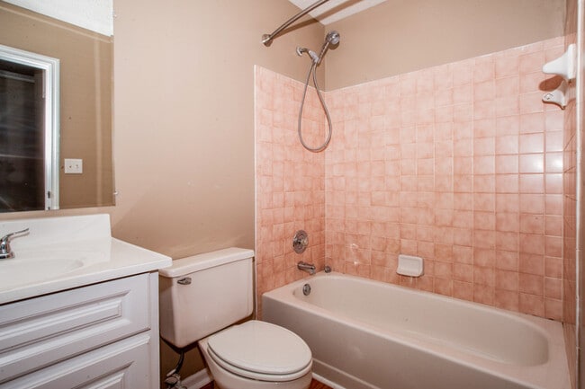 Building Photo - 3 Bedroom in Pike Township