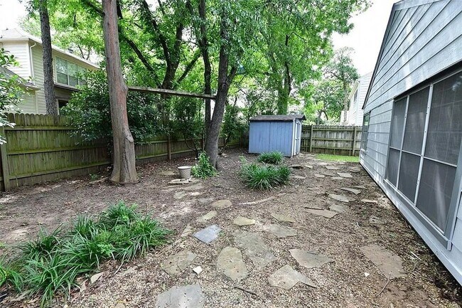 Building Photo - 525 Blair Meadow Dr