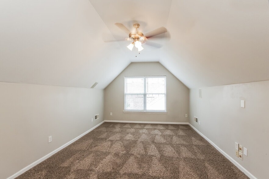 Building Photo - 15327 De Havilland Dr