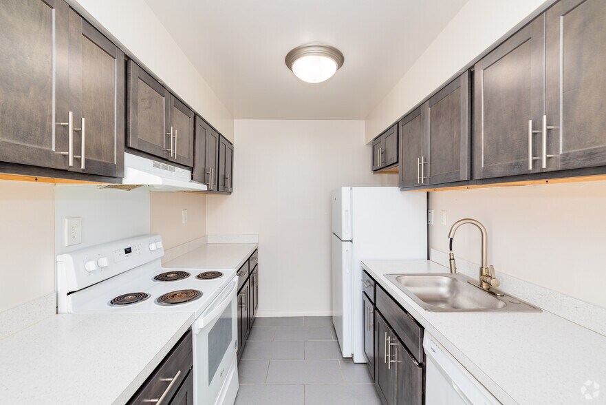 1BR, 1BA - 730SF - Kitchen - Lindenwood North and West