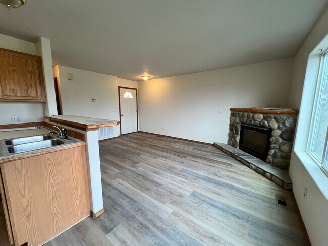 Building Photo - 1625 E Coeur D Alene Ave